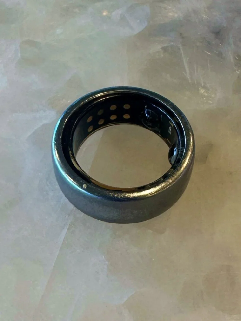 Oura Ring Gen 3 Silver Size 6 + 2 Chargers – Great Condition